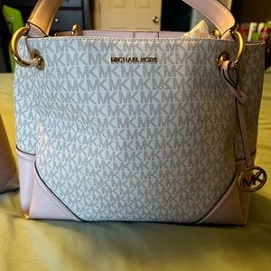 Pink and white Michael Kors purse! Great Condition!